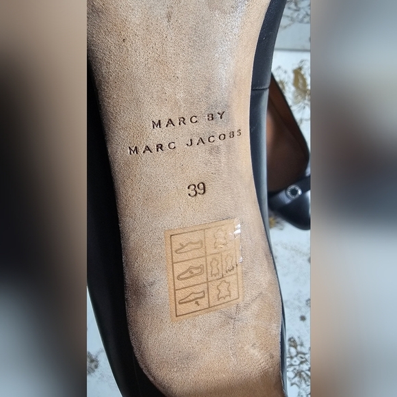 Marc Jacobs Black Pumps Heels Bowl Logo Size 38.5 - Picture 5 of 15